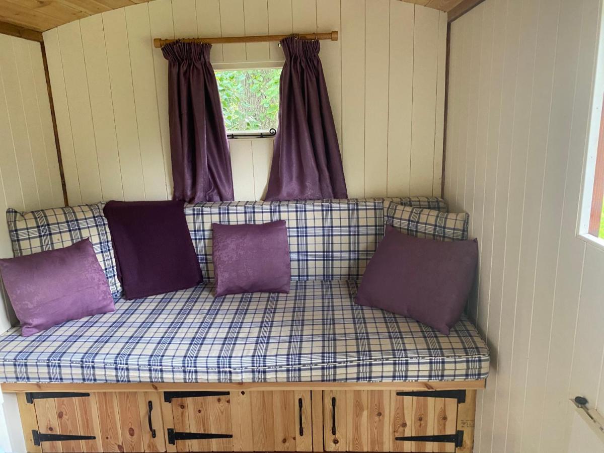 The Shepherd'S Hut - Wild Escapes Wrenbury Off Grid Glamping - Ages 12 And Over Baddiley Esterno foto