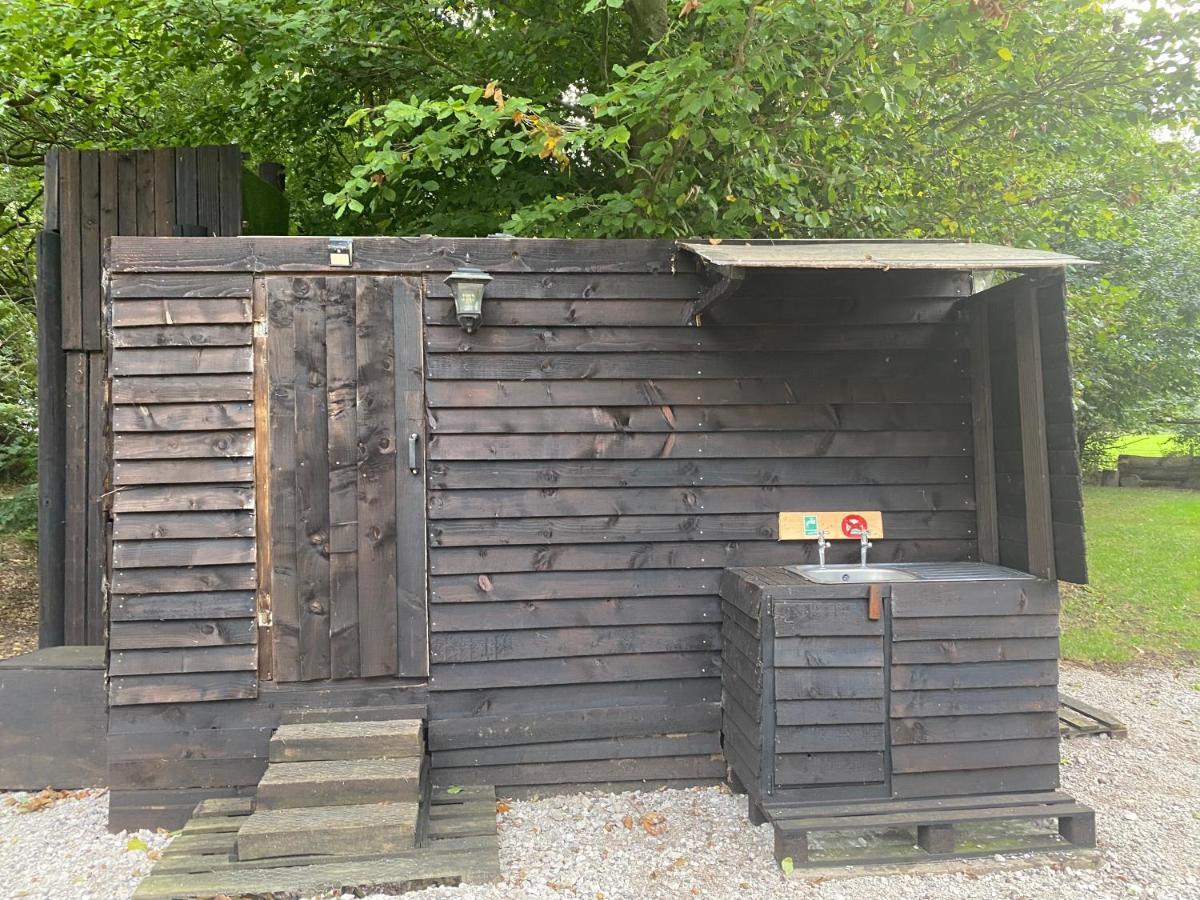 The Shepherd'S Hut - Wild Escapes Wrenbury Off Grid Glamping - Ages 12 And Over Baddiley Esterno foto