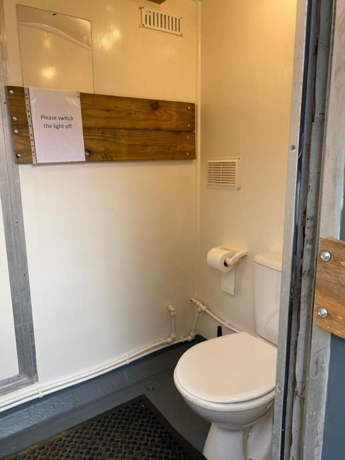 The Shepherd'S Hut - Wild Escapes Wrenbury Off Grid Glamping - Ages 12 And Over Baddiley Esterno foto