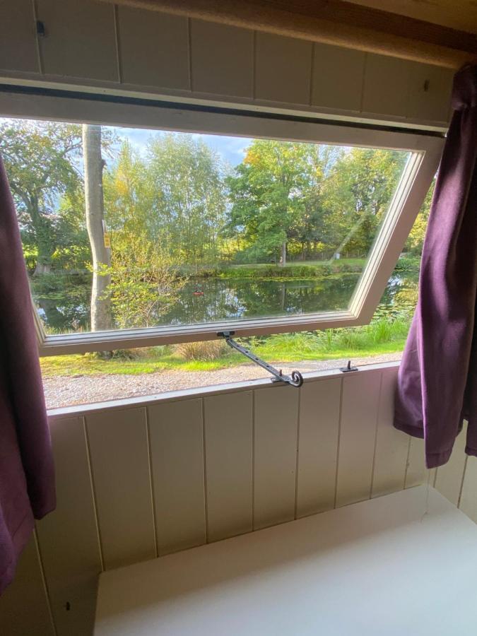 The Shepherd'S Hut - Wild Escapes Wrenbury Off Grid Glamping - Ages 12 And Over Baddiley Esterno foto